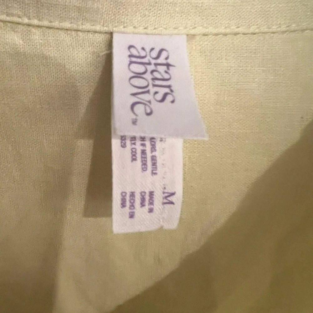 Stars above set pants and blouse - Picture 9 of 9